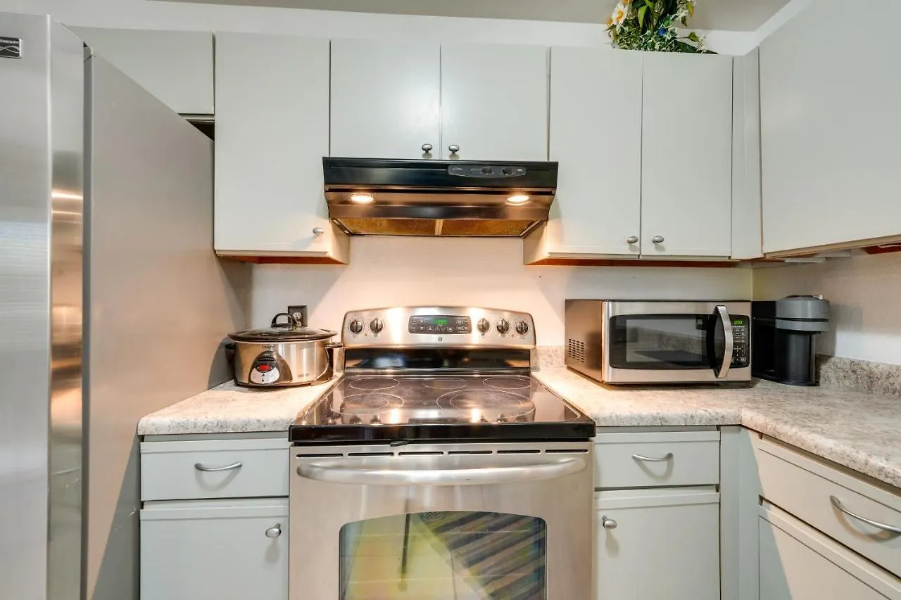 Phoenix Townhome With Community Pool - Near Golf! 0*,  ABD