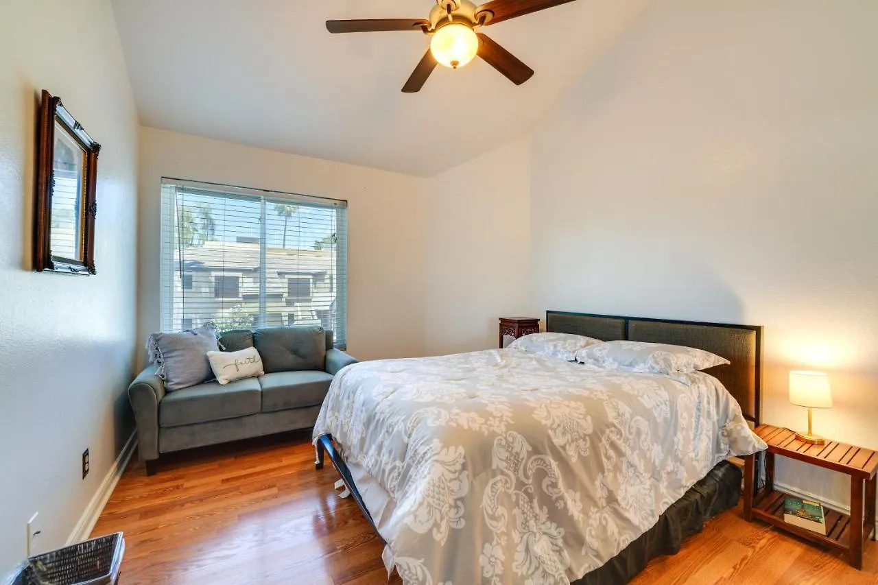 Phoenix Townhome With Community Pool - Near Golf!