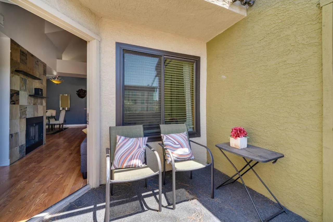 Phoenix Townhome With Community Pool - Near Golf! Tatil Evi