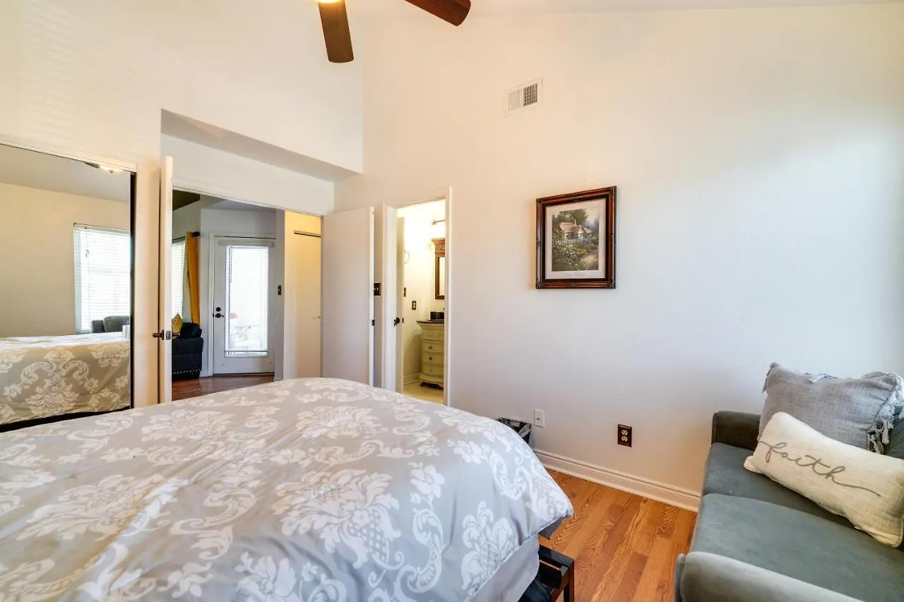 Semesterbostad Phoenix Townhome With Community Pool - Near Golf!